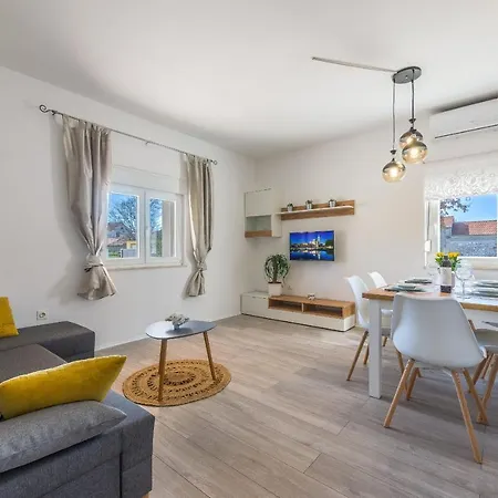 Poolincluded - Holiday Home Barba Skabrnje