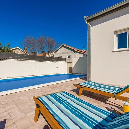 Poolincluded - Holiday Home Barba