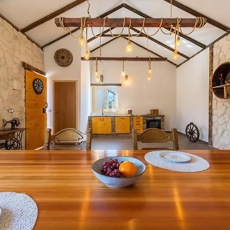 Casa vacanze Poolincluded - Holiday Home Barba Skabrnje