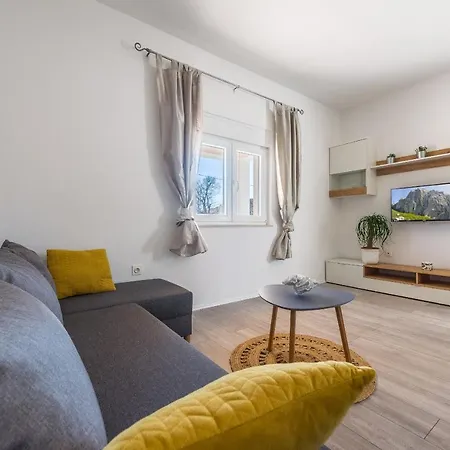 Poolincluded - Holiday Home Barba Skabrnje