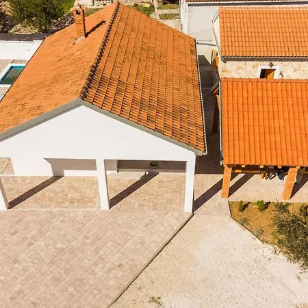 Poolincluded - Holiday Home Barba