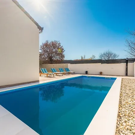 Poolincluded - Holiday Home Barba *