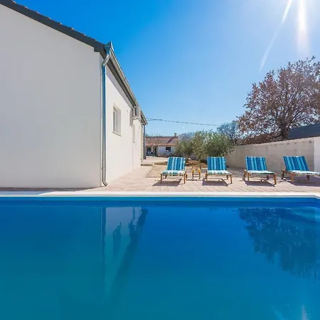 Poolincluded - Holiday Home Barba Casa vacanze *