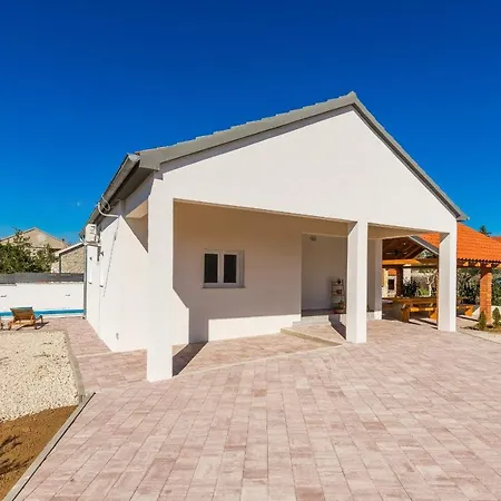 Poolincluded - Holiday Home Barba Casa vacanze