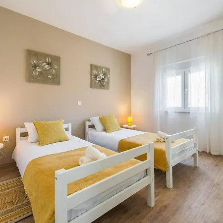 Poolincluded - Holiday Home Barba Skabrnje